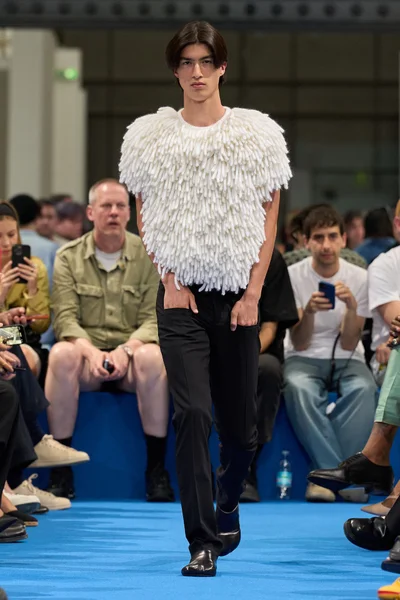 Look 27